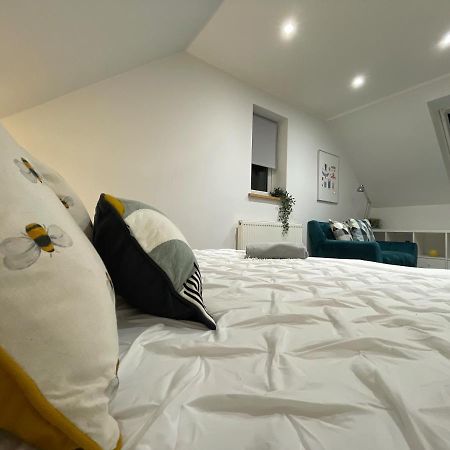 Unique Luxury Detached Apartment In Windsor That Sleeps 4 Exterior foto