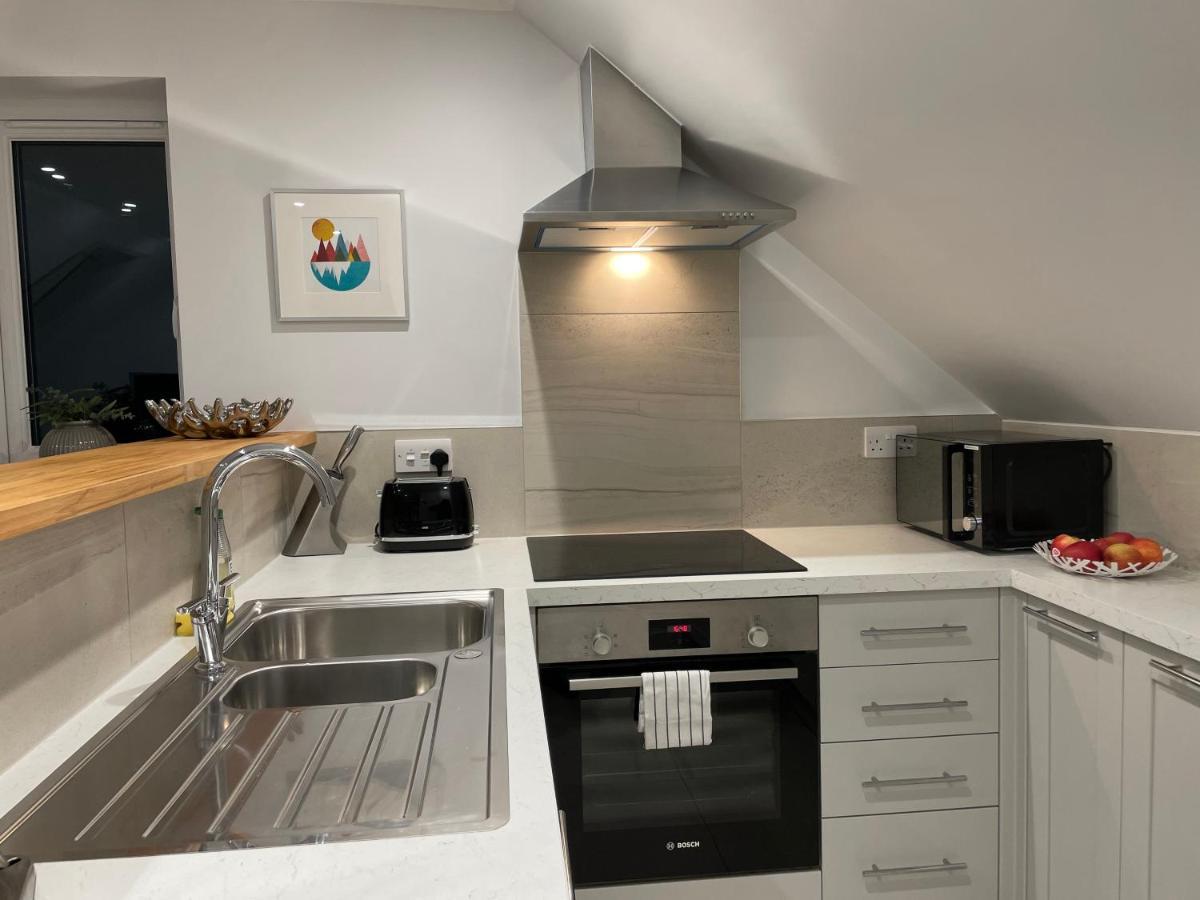 Unique Luxury Detached Apartment In Windsor That Sleeps 4 Exterior foto