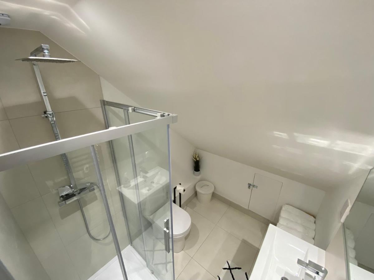 Unique Luxury Detached Apartment In Windsor That Sleeps 4 Exterior foto