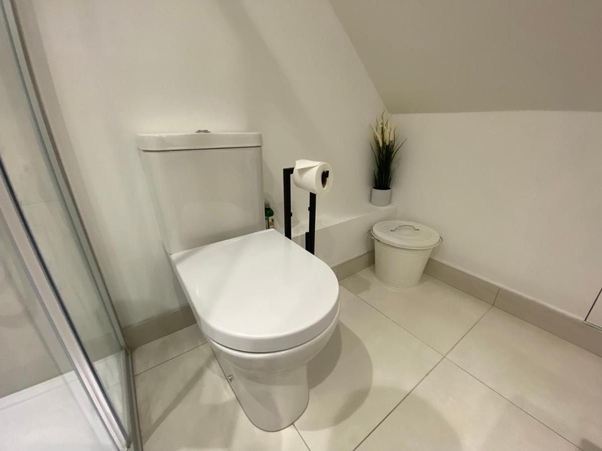 Unique Luxury Detached Apartment In Windsor That Sleeps 4 Exterior foto