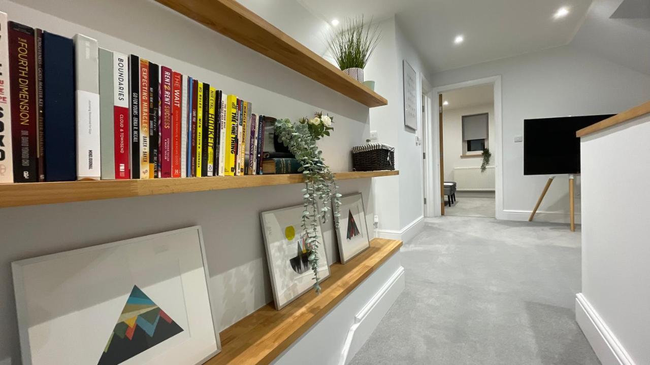 Unique Luxury Detached Apartment In Windsor That Sleeps 4 Exterior foto