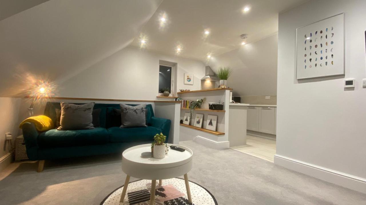 Unique Luxury Detached Apartment In Windsor That Sleeps 4 Exterior foto