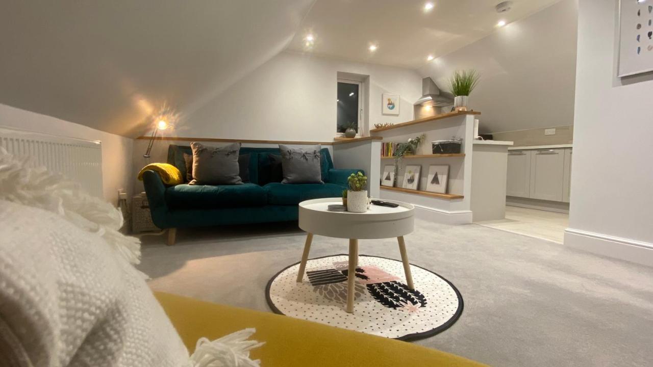 Unique Luxury Detached Apartment In Windsor That Sleeps 4 Exterior foto