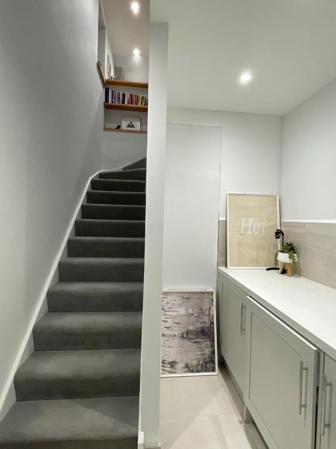 Unique Luxury Detached Apartment In Windsor That Sleeps 4 Exterior foto