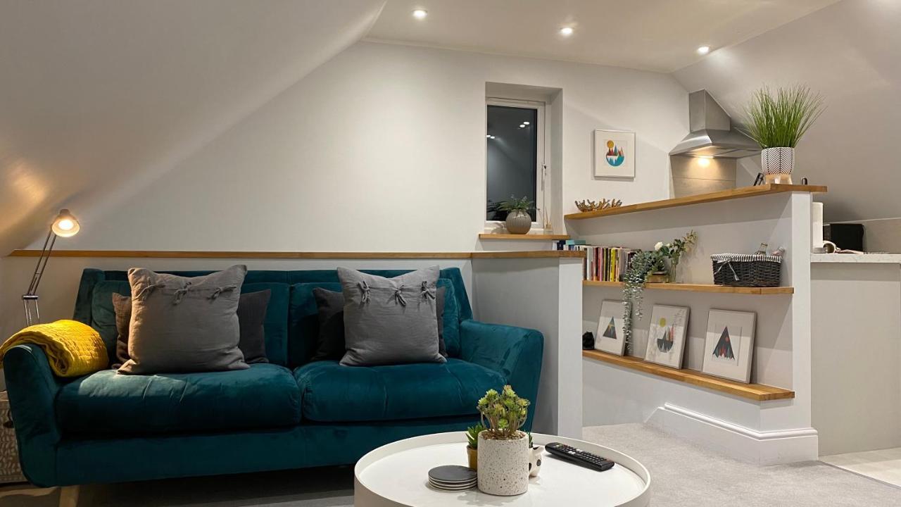 Unique Luxury Detached Apartment In Windsor That Sleeps 4 Exterior foto
